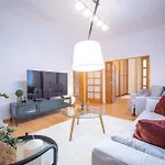 Your Center Stylish & Spacious דירה קושיצה