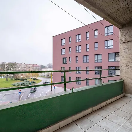 Apartment Your Center Stylish & Spacious *