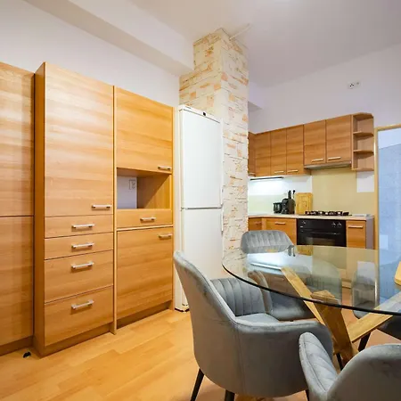 Your Center Stylish & Spacious Apartment *