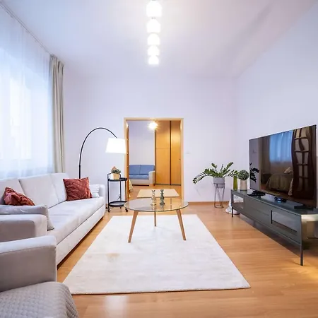 Apartment Your Center Stylish & Spacious *