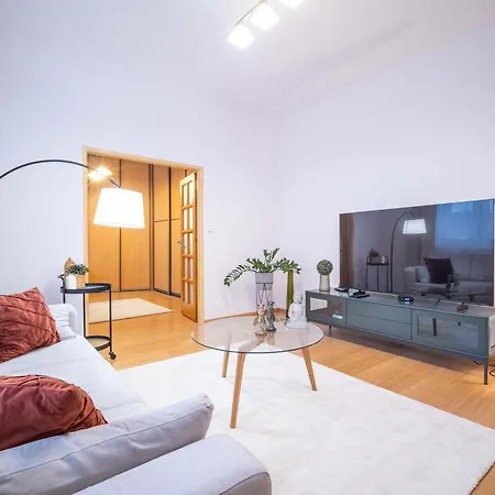 Your Center Stylish & Spacious コシツェ